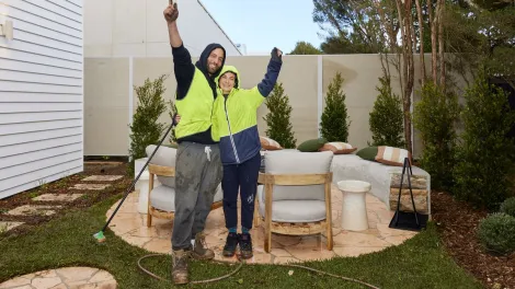 Courtney and Grant’s winning backyard and pool: using our Architectural Grey Polished/Honed (VIC) for their stunning curved concrete bench seat in their winning backyard.