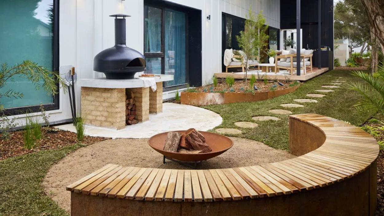 Geostone products provide the functionality of concrete and the sophistication of natural stone, making them an ideal complement to beautiful and functional outdoor spaces.