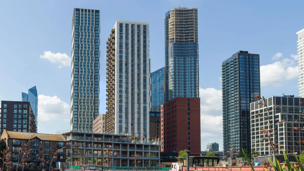 In London’s historic Canary Wharf, the mixed-use development Wood Wharf is an icon of sustainable construction. 