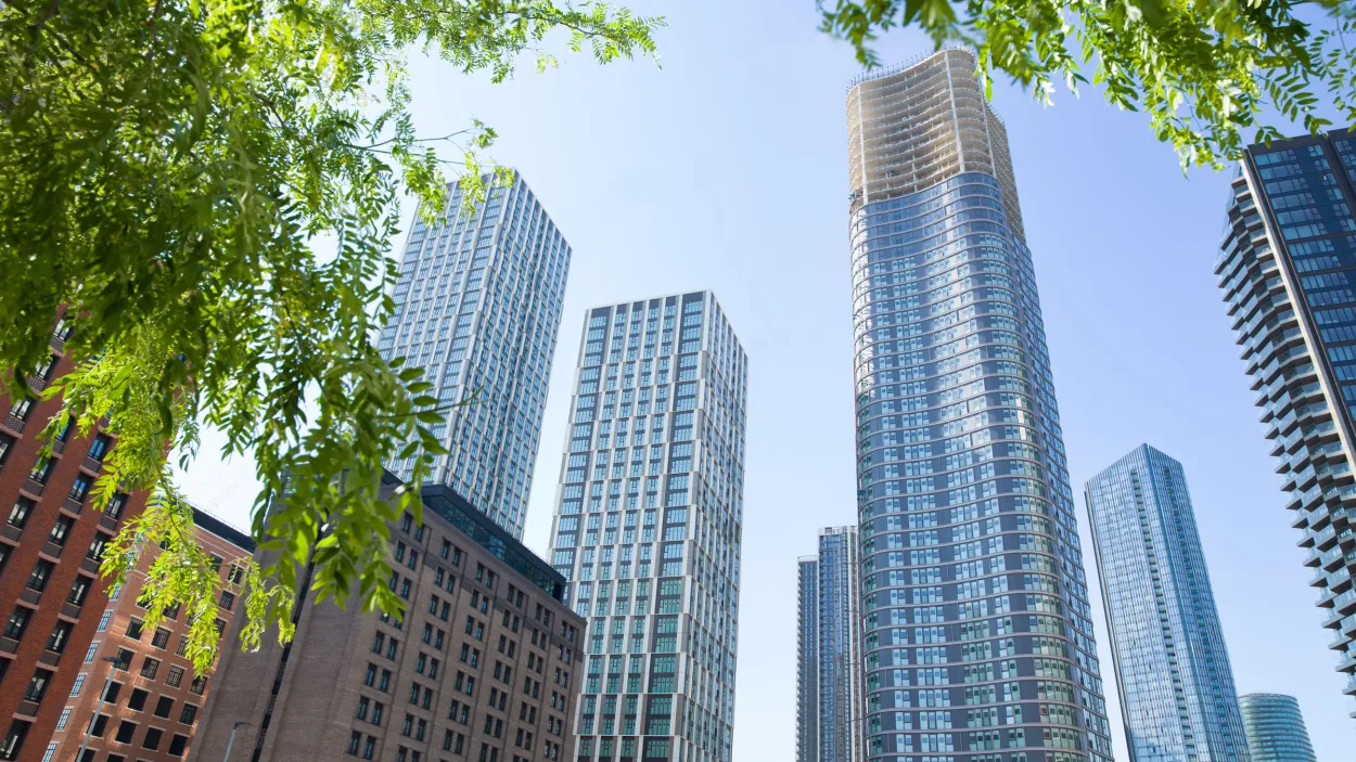 In London’s historic Canary Wharf, the mixed-use development Wood Wharf is an icon of sustainable construction. 