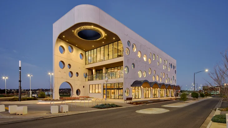 07-armstrong-creek-library-c-tom-roe.png